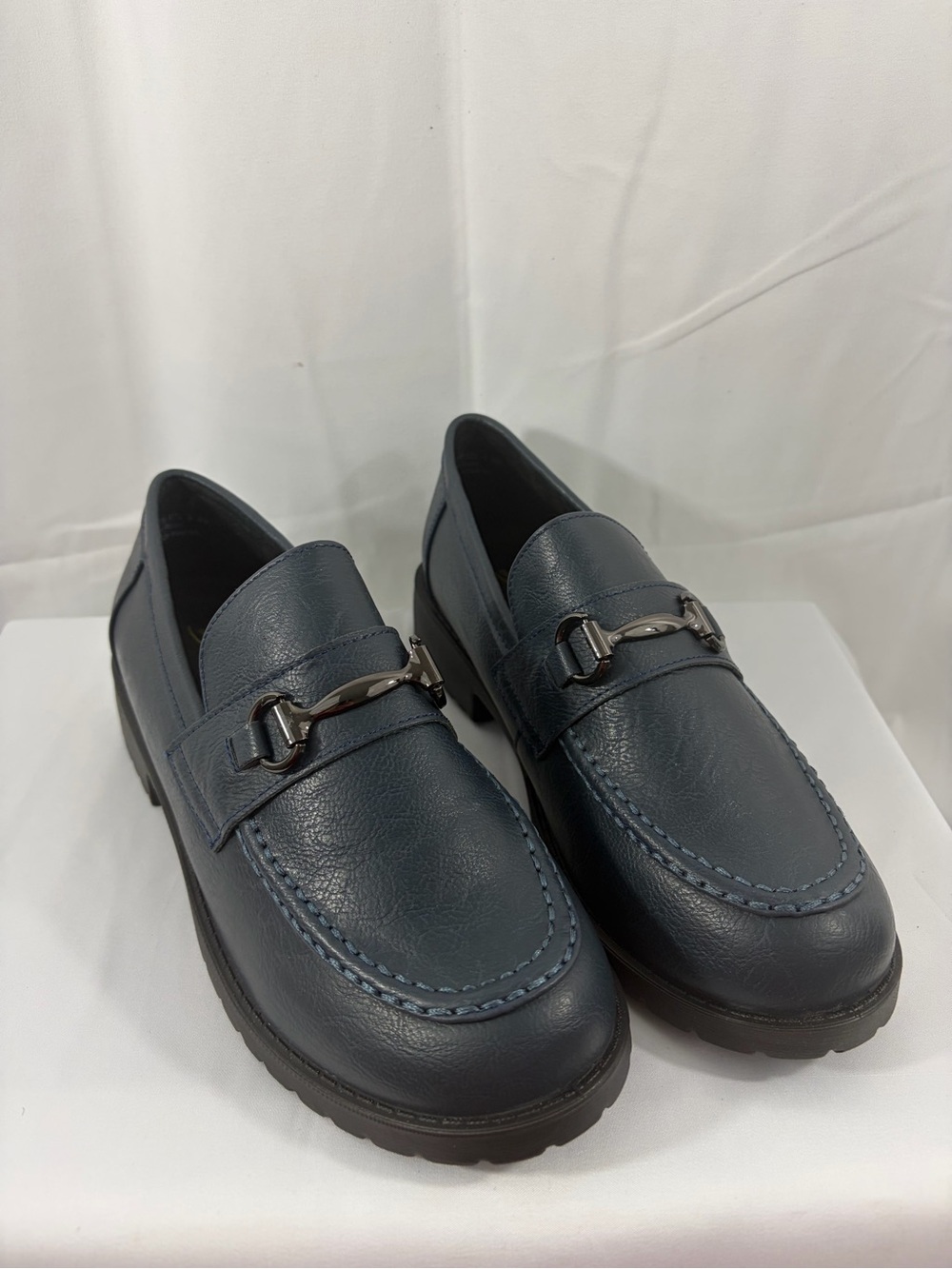 NWT Easy Street Women’s Size 9W Navy Blue Loafers